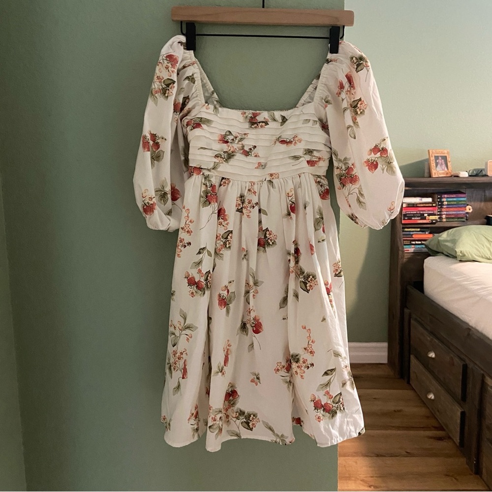 The A&F Emerson Poplin Puff Sleeve Mini Dress ~ Strawberry Print ~ Size XS Tall